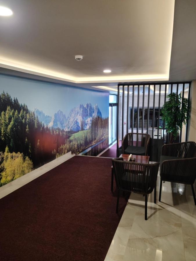 Milmari & N Lux 90 Apartament *